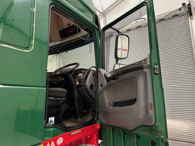 DAF XF 460 6×2 Rear Lift Tractor Unit Manual