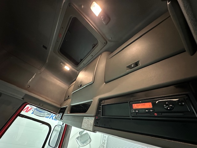 DAF CF85 410 6×2 Midlift Tractor Unit