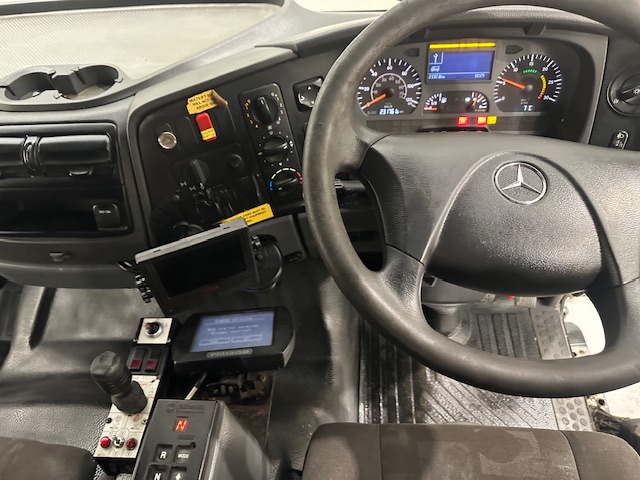 Mercedes Axor 2628 6×4 Day Cab Hookloader Gritter