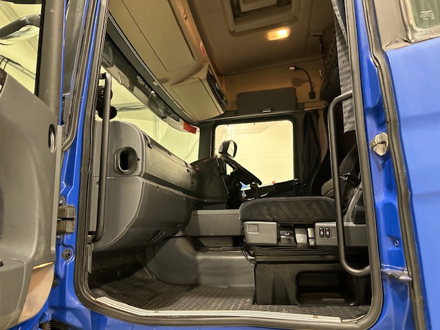 Scania R270 4×2 Sleeper Cab Box Van Manual