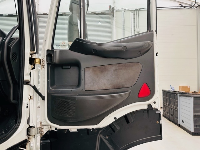 Iveco Stralis 450 4×2 Tractor Unit