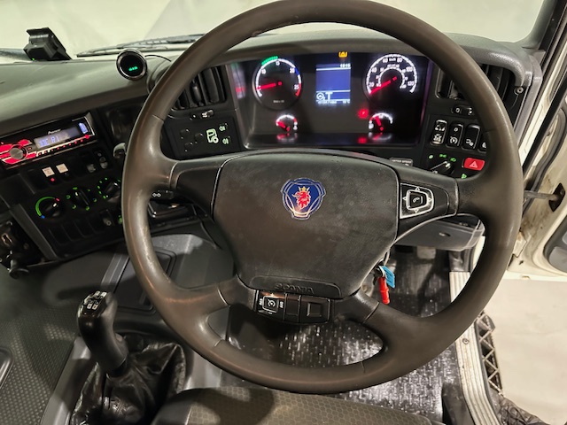 Scania P400 8×4 Sleeper Cab Tipper Manual