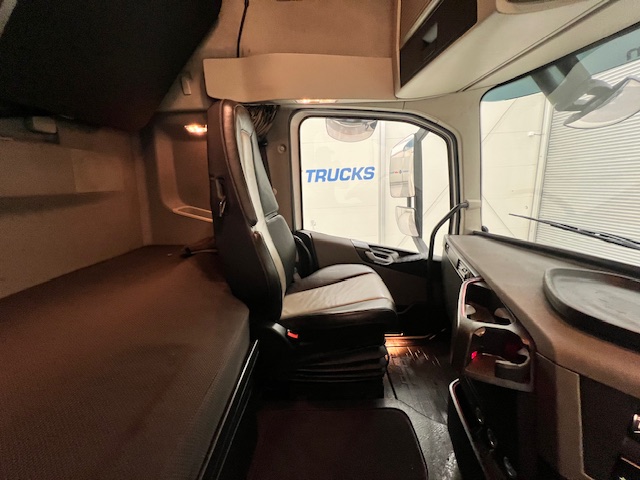 Volvo FH 500 6×2 Midlift Tractor Unit