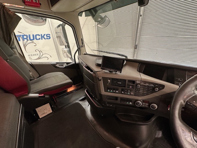 Volvo FH 500 6×2 Midlift Tractor Unit