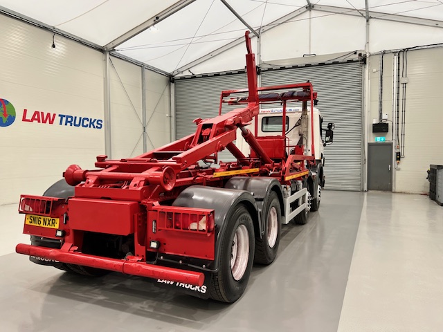 Scania P370 8×4 Rest Cab Hookloader Manual
