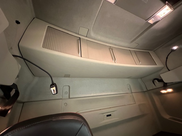 Volvo FH 460 Euro 5 6×2 Tractor Unit Safari Edition