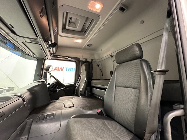 Scania P250 4×2 Sleeper Cab Fridge Box