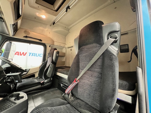 Mercedes Actros 2530 Rear Lift Sleeper Cab Curtainsider