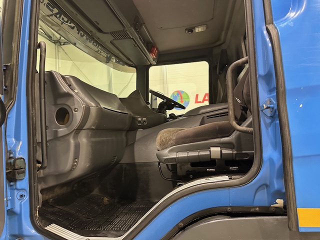 Scania P94 230 4×2 Day Cab Skip Loader