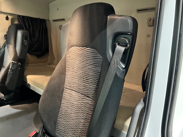 Mercedes Actros 1824 4×2 Sleeper Cab Box Van