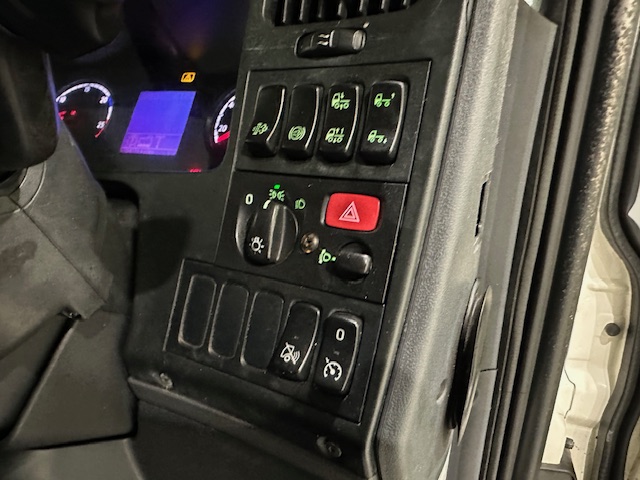 Scania P280 6×2 Rear Lift Day Cab Fridge Box