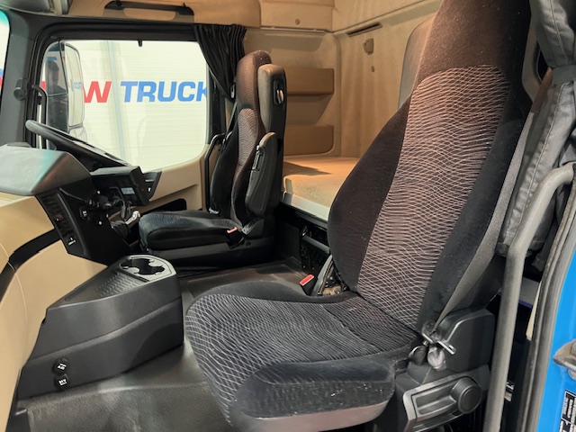 Mercedes Actros 2530 6×2 Sleeper Cab Curtainsider