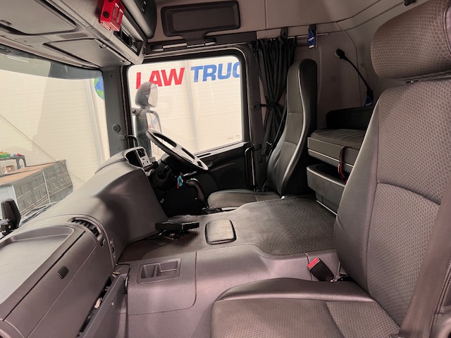 Scania P250 4×2 Sleeper Cab Box Van Manual