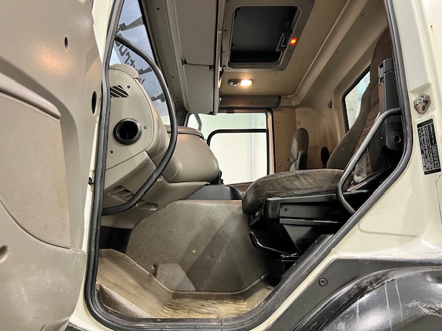 DAF CF85 410 8×4 Day Cab Steel Tipper Grab