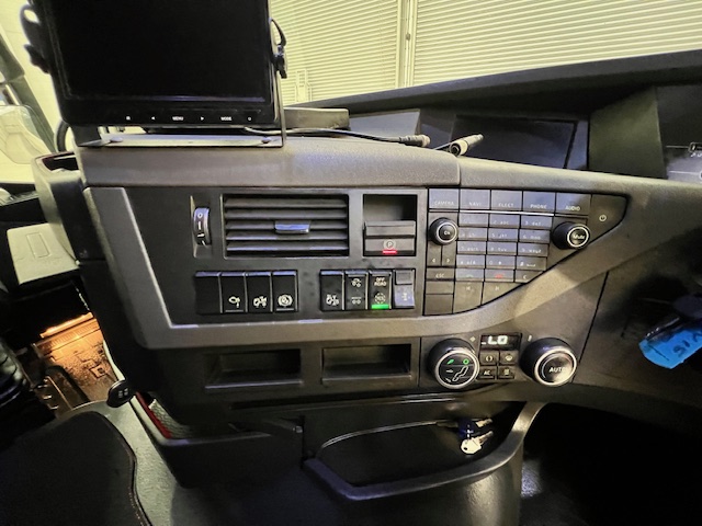 Volvo FH 500 6×2 Midlift Tractor Unit
