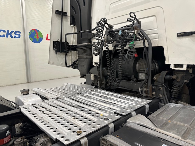 Renault T460 6×2 Midlift Tractor Unit