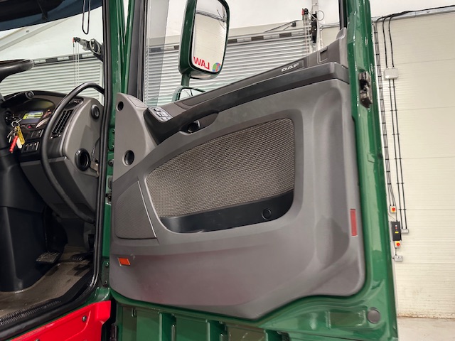 DAF XF 460 6×2 Rear Lift Tractor Unit Manual