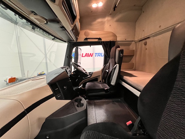 Mercedes Actros 1824 4×2 Sleeper Cab Curtainsider