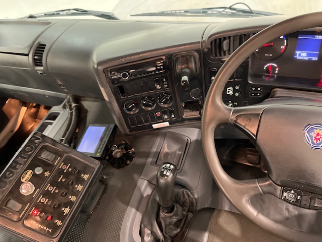 Scania P360 8×4 Day Cab Hookloader Manual