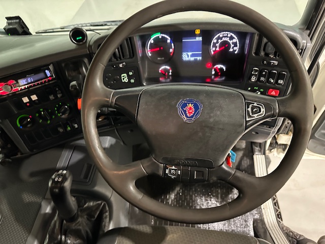 Scania P400 8×4 Sleeper Cab Tipper Manual