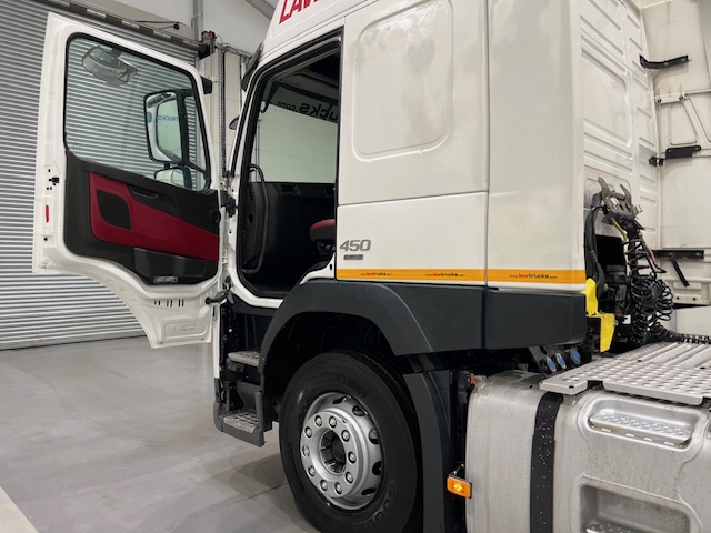 Volvo FM 450 6×2 Midlift Tractor Unit