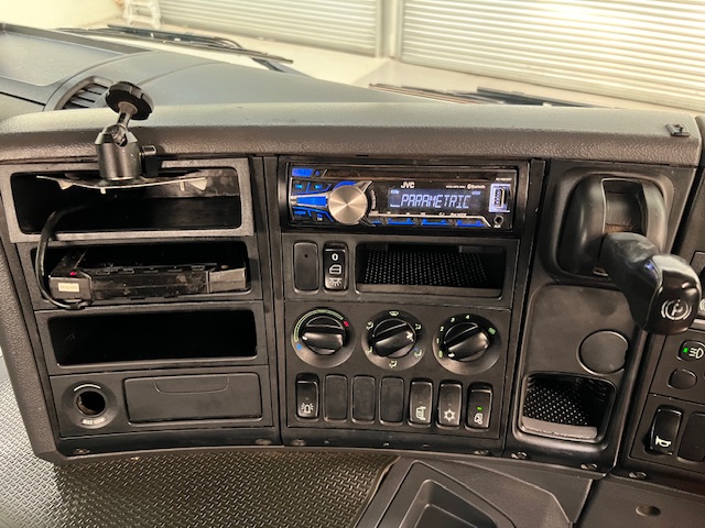 Scania P380 8×4 Day Cab Hookloader Manual