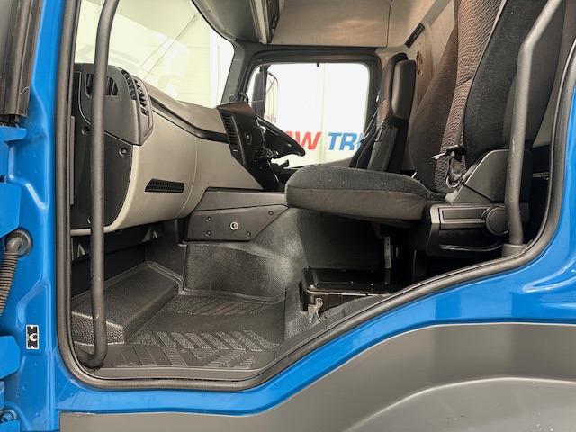 Mercedes Actros 1824 4×2 Day Cab Box Van