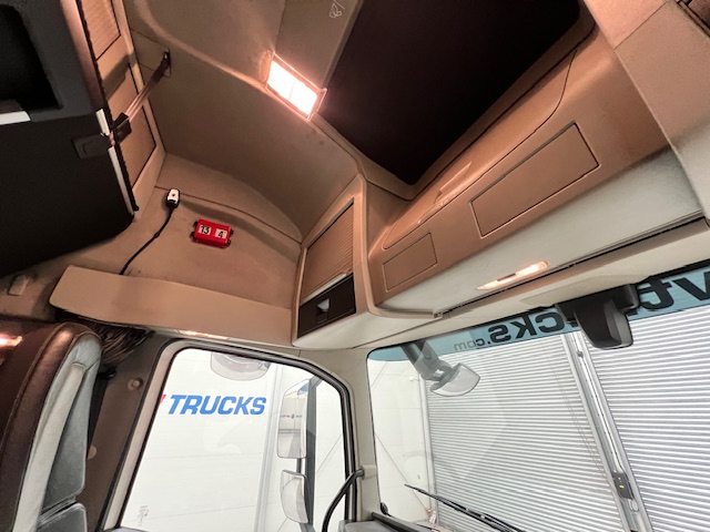 Volvo FH 500 6×2 Midlift Tractor Unit