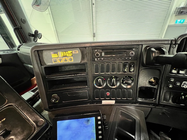 Scania P410 8×4 Day Cab Hookloader Manual