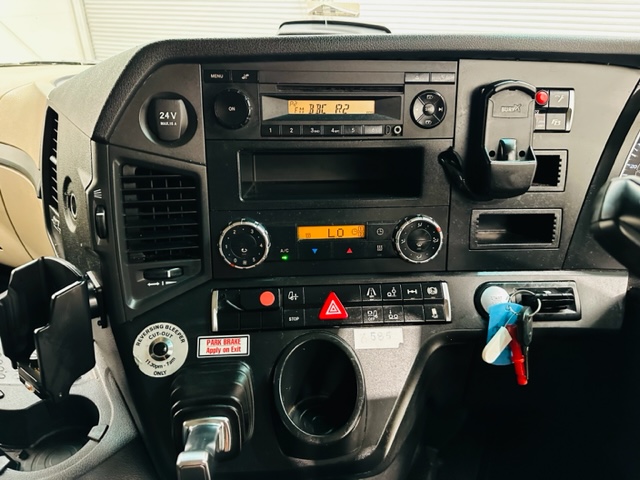 Mercedes Actros 2543 6×2 Midlift Tractor Unit