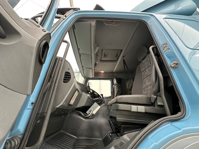 Mercedes Axor 2529 Rear Lift Sleeper Cab Box Van