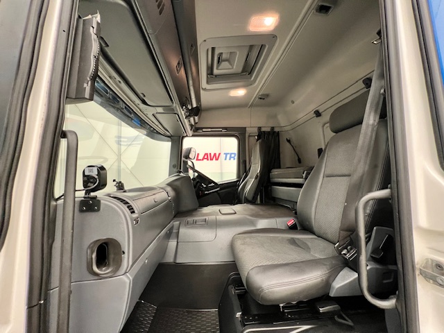 Scania P250 4×2 Sleeper Cab Fridge Box