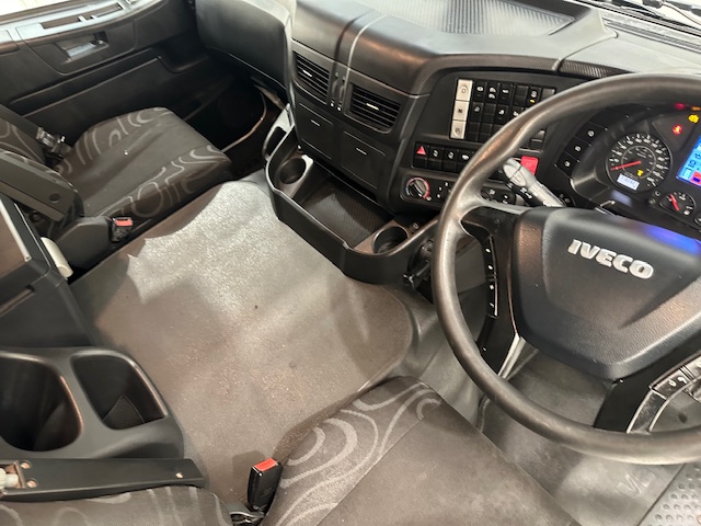 Iveco Stralis 360 6×2 Rear Steer Curtainsider