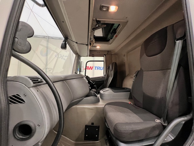 DAF CF 290 6×2 Rear Steer Fridge Box