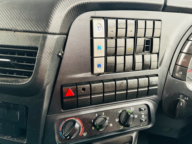 Iveco Stralis 310 AT 6×2 Fridge Box Van
