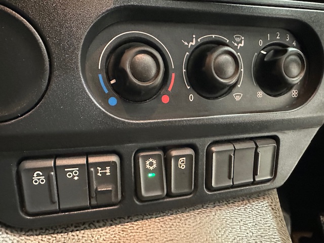 DAF CF 330 6×2 Sleeper Cab Fridge Box