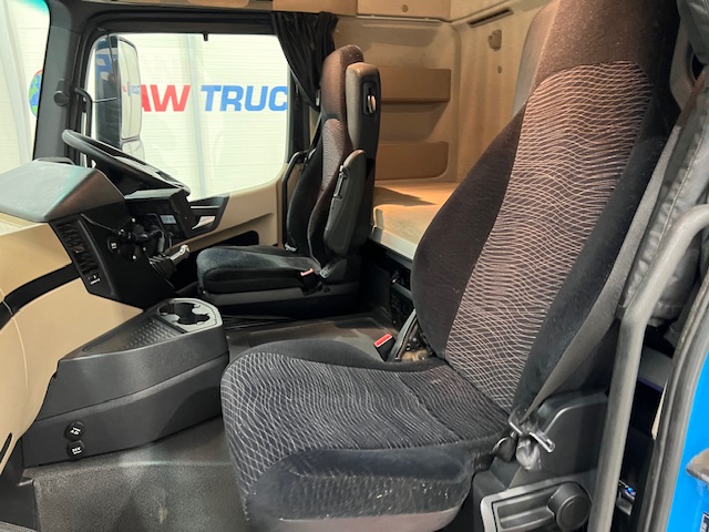 Mercedes Actros 2530 6×2 Sleeper Cab Curtainsider