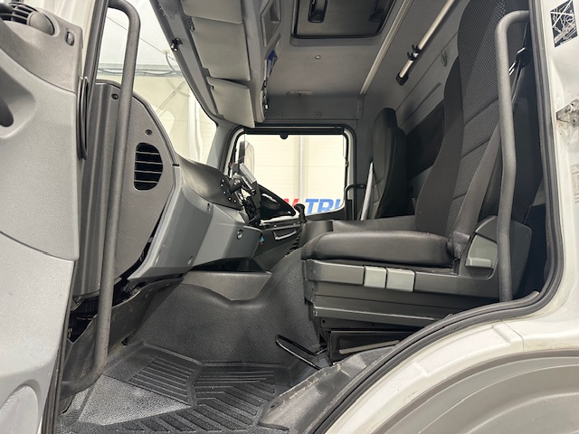 Mercedes Axor 1824 Day Cab Fridge Box