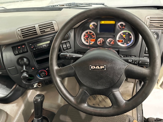 DAF CF75 310 6×4 Steel Tipper Grab Manual