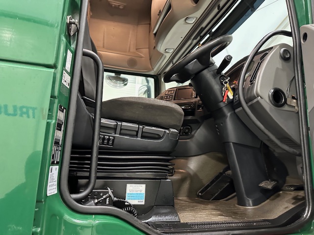DAF XF 460 6×2 Rear Lift Tractor Unit Manual
