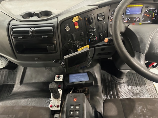 Mercedes Axor 2628 6×4 Day Cab Hookloader Gritter