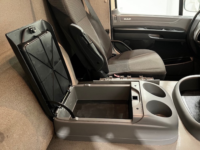 DAF CF 290 6×2 Rear Steer Fridge Box
