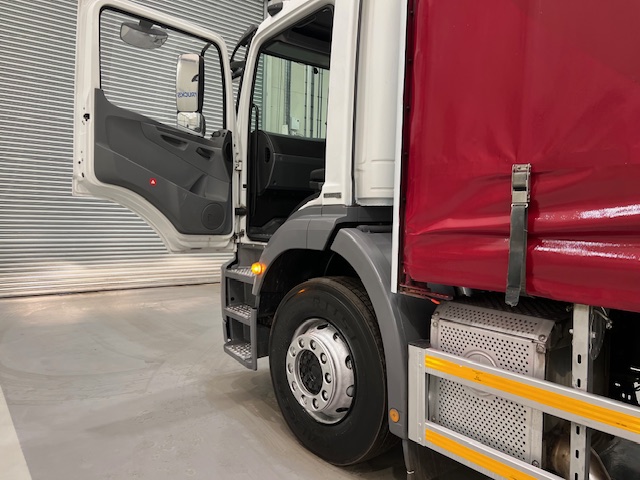 Mercedes Axor 1824 Day Cab Curtainsider