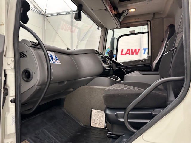 DAF CF 290 6×2 Rear Steer Fridge Box