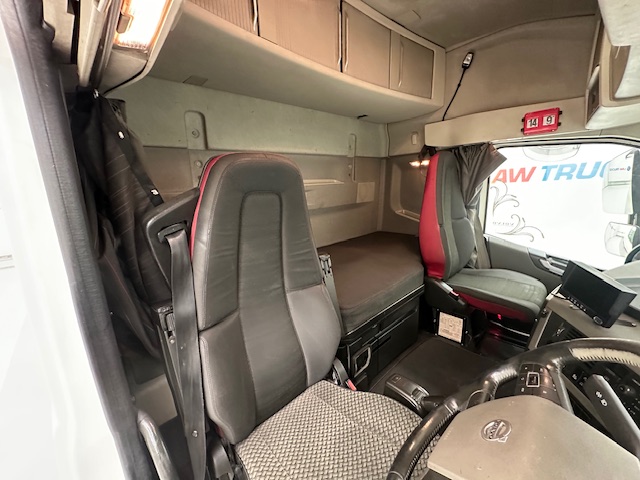 Volvo FH 500 6×2 Midlift Tractor Unit