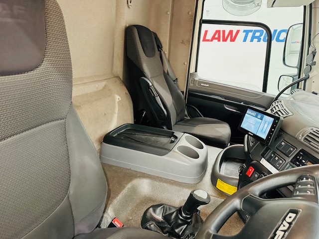 DAF CF 290 6×2 Rear Steer Fridge Box