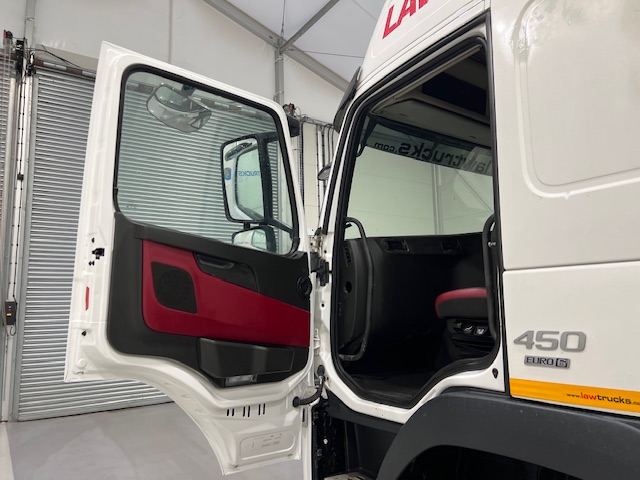 Volvo FM 450 6×2 Midlift Tractor Unit