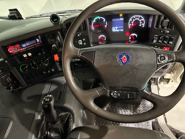 Scania P400 8×4 Sleeper Cab Tipper Manual