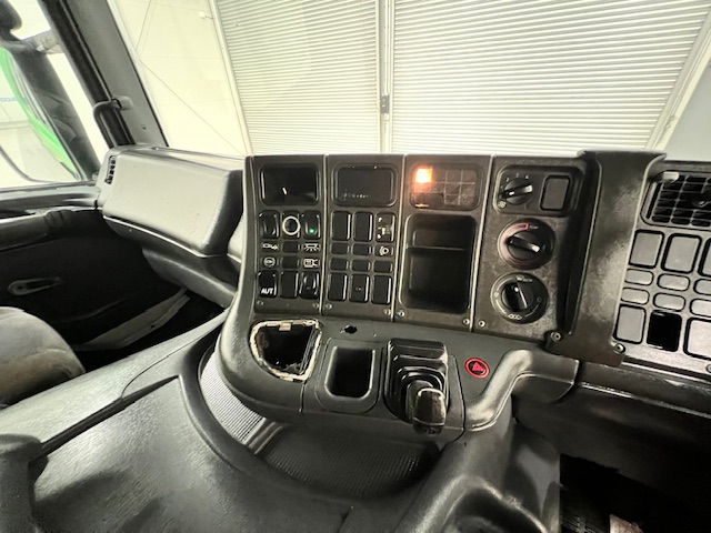 Scania P94 220 4×2 Sleeper Cab Flatbed