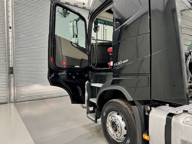 Volvo FH 500 6×2 Midlift Tractor Unit Safari Edition